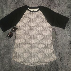 NWT! Short sleeve Calvin Klein S top